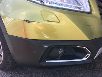 スズキ「ＳＸ４」フロントバンパー広範囲の擦り傷 / 和歌山の板金塗装・車修理はプロモワカヤマ